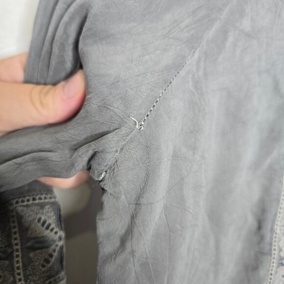 Johnny Was Light Grey Embroidered 3/4 Sleeve Tunic Top Women SZ SM Boho Bohemian - Picture 3 of 5